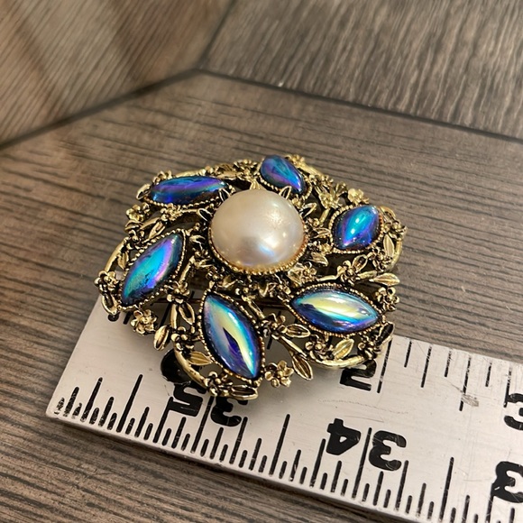 Vintage Antique Gold Victorian Style Pin with Faux Pearl & Oil Slick Gems - Picture 8 of 16